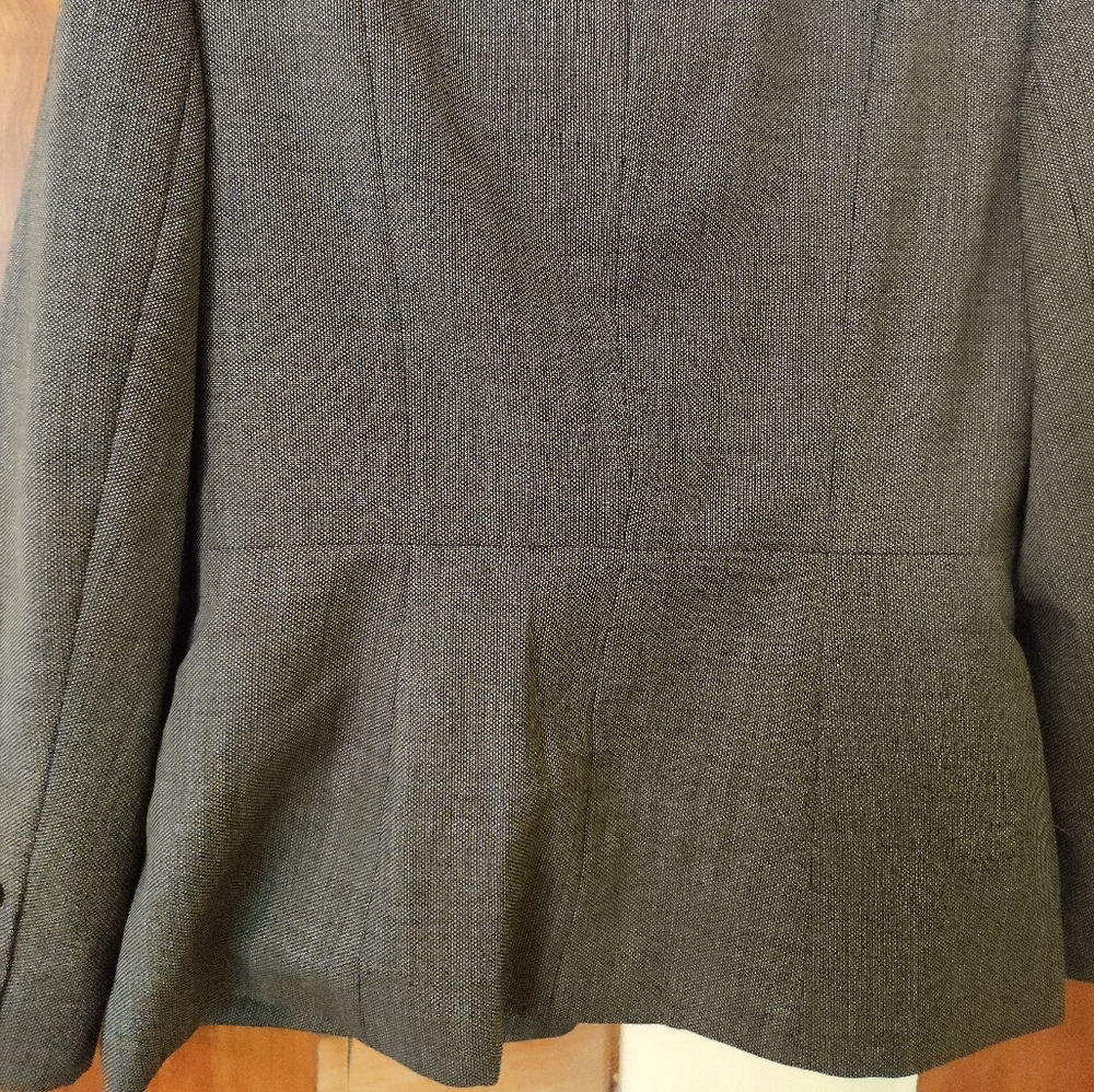 Anne Klein blazer. Tiny black and white checks. 3 buttons. Women's 10. - Picture 10 of 16